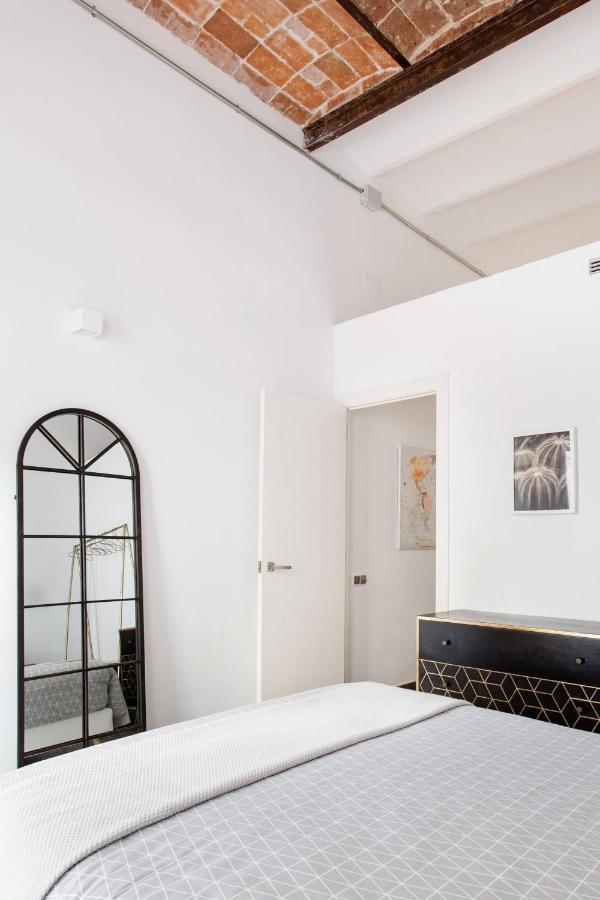 Stylish Apartment With Terrace For Couple Or Family Barcelona Exterior photo