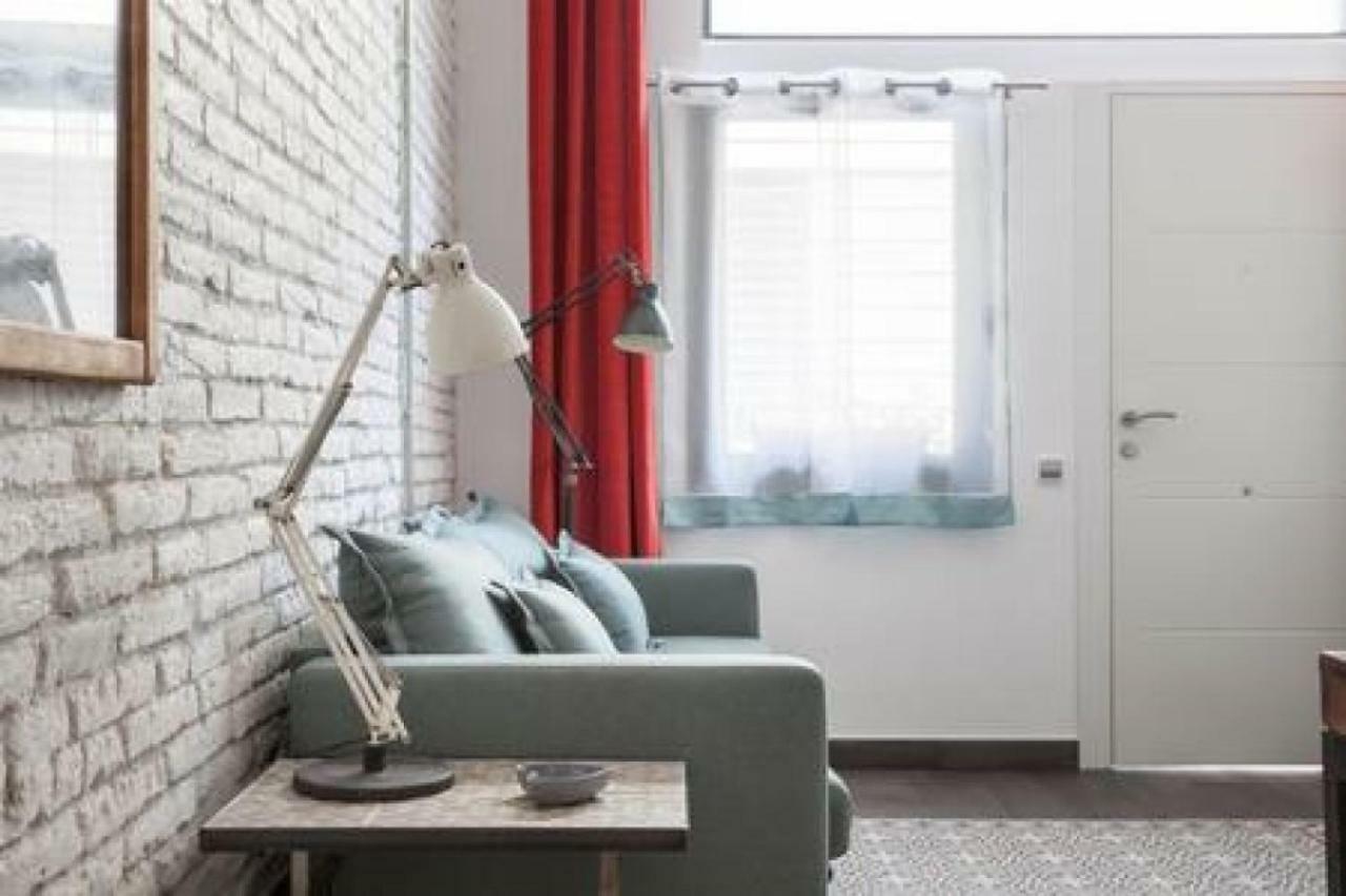 Stylish Apartment With Terrace For Couple Or Family Barcelona Exterior photo